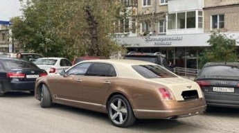 Российский миллиардер приехал помочь бедным на шикарном Bentley: фото