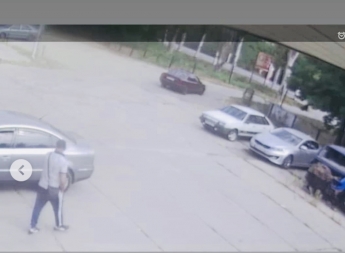 В Мелитополе обокрали СТО - подозреваемого запечатлела камера видеонаблюдения