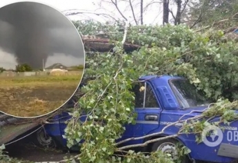 Поселок под Херсоном накрыл торнадо, пострадали десятки домов. Фото и видео