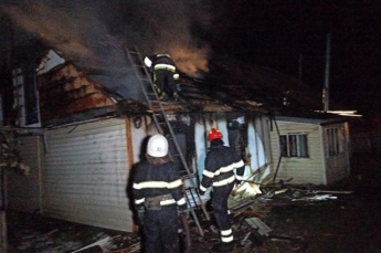 В Хмельницкой области произошел пожар в жилом доме: два человека погибли (видео)