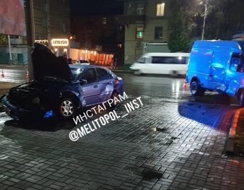 В Мелитополе серьезное ДТП в центре - автомобили разлетелись в разные стороны (фото)