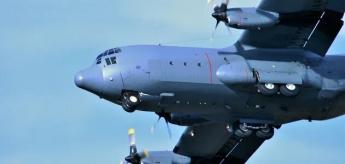 У военного самолета США отказал двигатель над Украиной. Фото и подробности ЧП