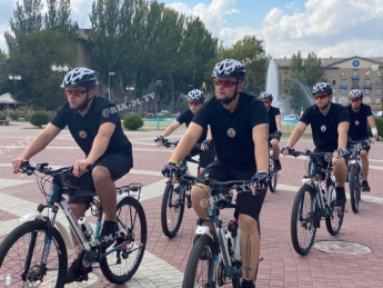 В Мелитополе полицейские показали, как будут работать на велосипедах на митингах и преступников ловить (фото, видео)