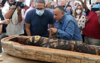 В Египте показали содержимое древних саркофагов (видео)