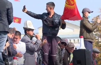 В столице Кыргызстана начались массовые протесты (видео)