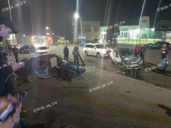 Двое пассажиров оказались в больнице - что известно о ночном ДТП в Мелитополе (фото, видео)