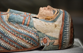 В Египте вскрыли саркофаг с захороненной 2500 лет назад мумией