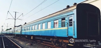 Под Киевом поезд сбил 14-летнюю девочку: в ее руке нашли записку (Фото)