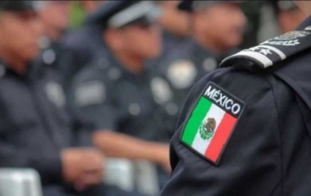 В Мексике обнаружили 12 человеческих тел в двух автомобилях - СМИ