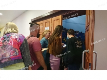 Как на концерте Тины Кароль в Мелитополе карантинные меры соблюдают (фото, видео)