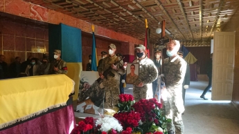 Мелитополь прощается с погибшими курсантами (фото, видео)