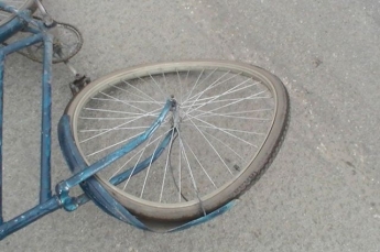 В Запорожской области фура сбила велосипедиста