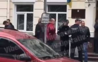 В Киеве заявили об угрозе взрыва в зале суда, людей срочно эвакуируют: видео