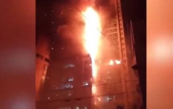 В Южной Корее вспыхнул небоскреб, пострадали десятки людей: видео 