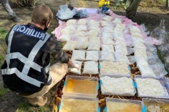 Сбывали наркотики через Telegram: под Киевом обнаружили нарколабораторию
