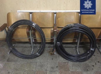 В Запорожье полицейские задержали вора телефонного кабеля (фото)