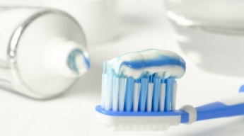 Дантист показал, сколько пасты нужно человеку во время чистки зубов, и разрушил мифы рекламных роликов