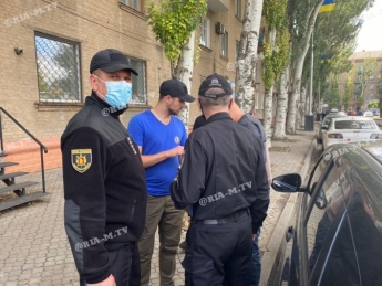Мужчин, пытавшихся похитить человека в центре Мелитополя, отправили домой