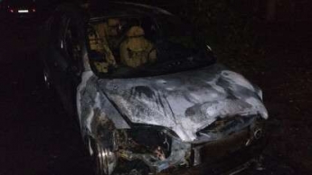 В Днепре на проспекте Гагарина сгорел автомобиль Chevrolet Aveo: видео