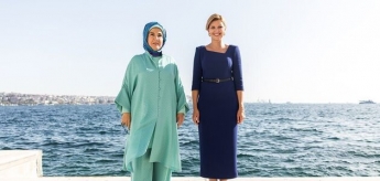 Зеленская встретилась с первой леди Турции и вызвала дискуссию своим нарядом