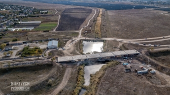 Масштабный ремонт моста под Мелитополем показали с высоты (фото)
