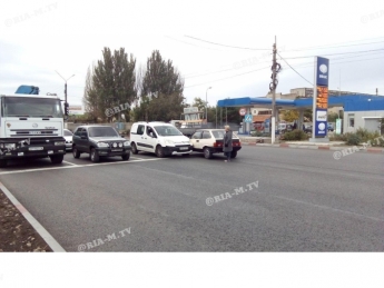 В Мелитополе на оживленном перекрестке произошла авария (фото, видео)