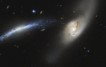 Ученые показали столкновение двух галактик