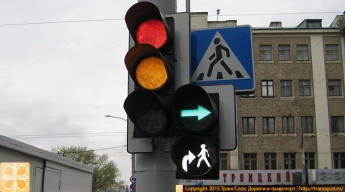 В центре Запорожье посреди остановки рухнул светофор (фото)