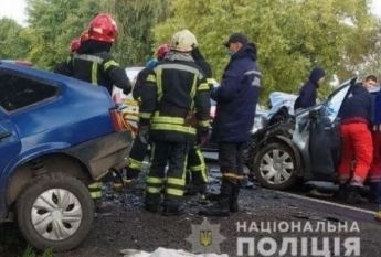 Во Львовской области столкнулись четыре автомобиля: три человека погибли
