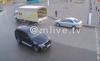 А что, так можно было - видео с камер наблюдения установило виновника ДТП в Мелитополе