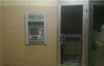 В Киеве без взрыва вскрыли банкомат и украли деньги
