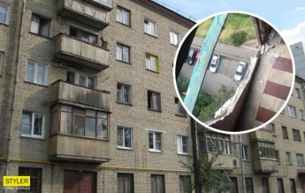 В центре Киева балкон обрушился на авто: фото инцидента