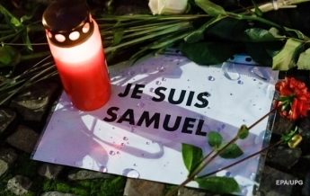 Семь человек предстанут перед судом по делу убийства учителя во Франции