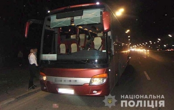 В рейсовом автобусе под Киевом пьяный ранил ножом пассажиров (фото)