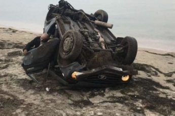 Авто слетело с обрыва: в полиции прокомментировали ДТП в Запорожской области (Фото, видео)
