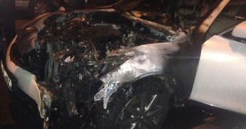 В Киеве сожгли авто посреди ночи - виной всему могла быть 
