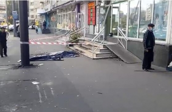 В Киеве мать с ребенком выпали из окна (видео)