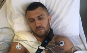 Беда случилась с Ломаченко после боя с Лопесом, врачи борются за боксера: 
