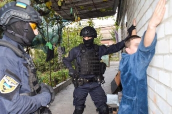 В Запорожье мошенников задержали правоохранители из Николаева (фото)