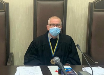 В Запорожье суд отменил штраф в 17 тысяч гривен для продавца, которая сняла маску в обеденный перерыв