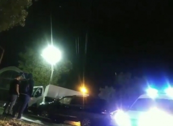 В Мелитополе ночью Тойота Ленд Крузер въехал в ГАЗель - автомобили разбиты (видео)
