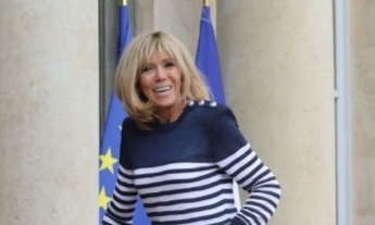 Все говорят о стиле Брижит Макрон: как одевается первая леди Франции