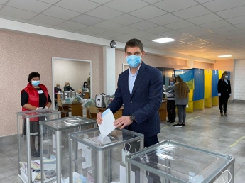 Первый зам губернатора Иван Федоров проголосовал в родной школе  (видео, фото)