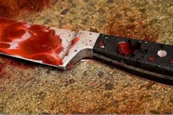В Запорожье изрезали ножом двух молодых парней