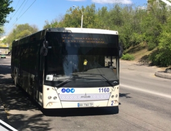 В Запорожье водитель муниципального автобуса пытался выгнать из салона пенсионерку за несоблюдение карантина (ВИДЕО)