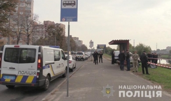 В Киеве прямо на остановке нашли тело убитой женщины: полиция уже задержала вероятного убийцу, фото и видео