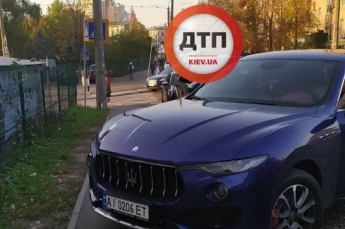 В Киеве женщина отметилась "феерической" парковкой и угрожала мужем: фото