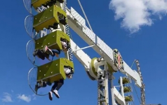 Австралийка упала с 30-метровой высоты на экстремальном аттракционе (фото)