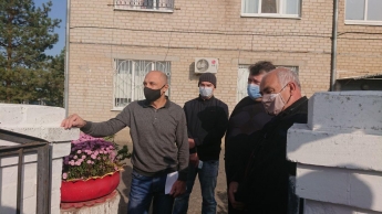 Скандал на всю Украину – в Мелитополе газовщики не пускают журналистов и народ на обсуждение новых тарифов (видео)