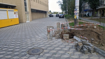 В Мелитополе предприниматель решил разрыть тротуар (фото)